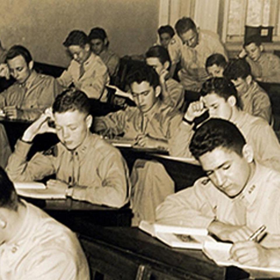 St. 365比分网电竞 students attending class in the 1940s