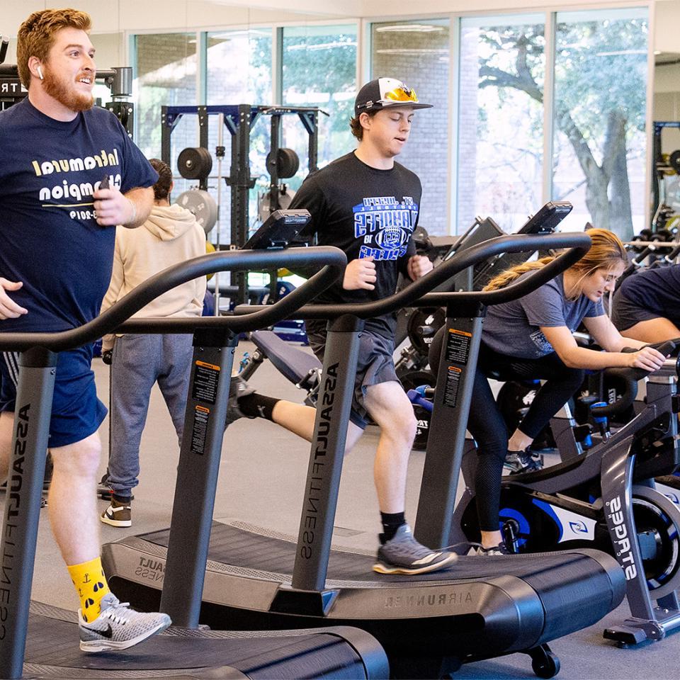 student running on the treadmill at the RAC