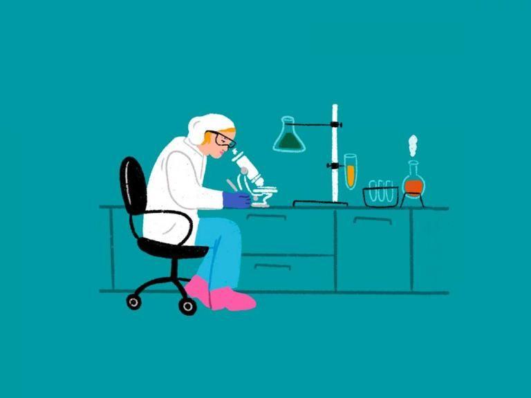 The image is an illustration of a scientist working in a laboratory. 这位科学家, 穿着白大褂, 眼镜, 手套, 还有一顶帽子, is seated on a black chair 和 is looking through a microscope placed on a lab bench. The lab bench also has various lab equipment, 包括试管, 一个装有深绿色液体的烧瓶, a beaker with an orange substance emitting steam, 和 another flask connected to a st和. The background is teal, giving the scene a modern, clean look.